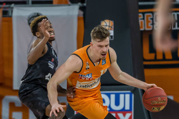 同时也向我 同时也向我